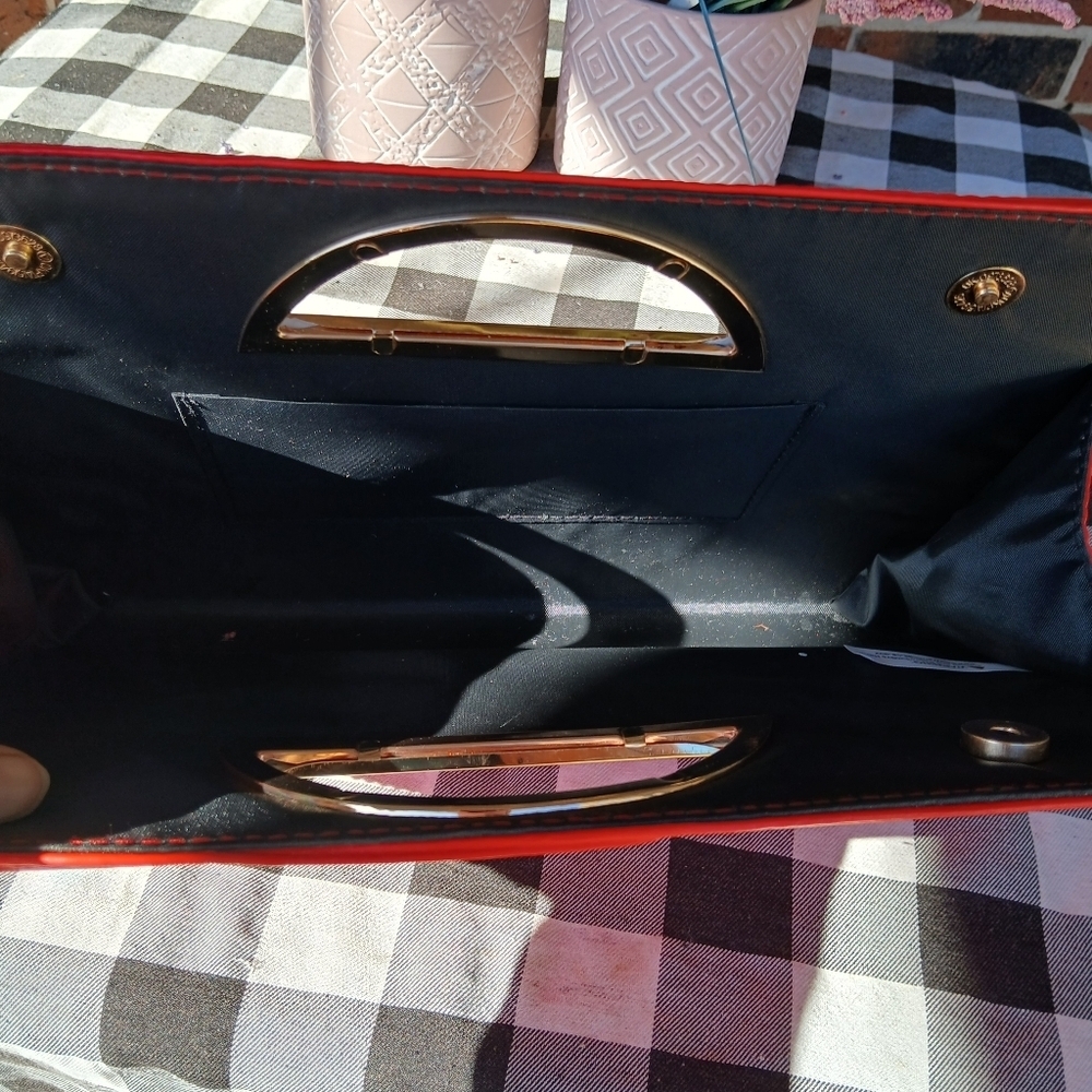 Elegant Red Clutch Bag Perfect For Wedding Season. Medium/lG Gold Details - Picture 3 of 3